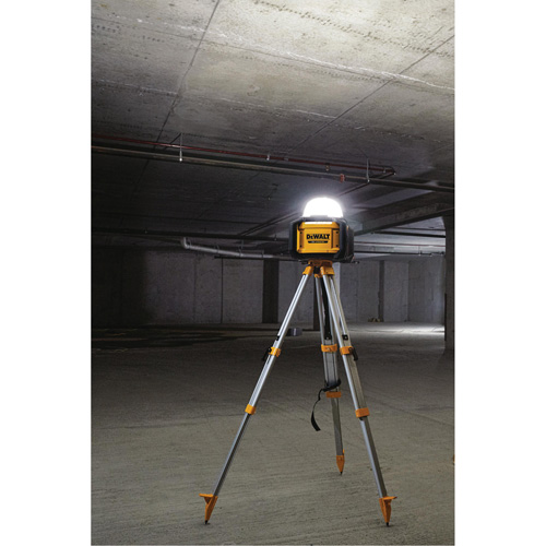 Baladeuse polyvalent sans fil Tool Connect 20V Max, DEL, 5000 lumens, Boîtier en Plastique PB Rental Co. Ltd.