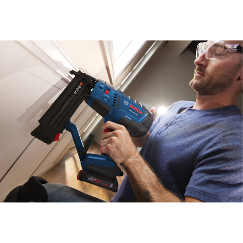 Brushless 18-Gauge Brad Nailer Kit with Standard Power Battery, 18 V, Lithium-Ion PB Rental Co. Ltd.