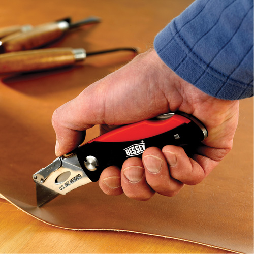 Couteau utilitaire pliant, 2-3/8" lame, poign&eacute;e en Plastique/Coussin&eacute;e PB Rental Co. Ltd.