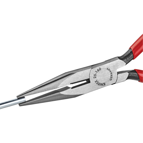 Pince &agrave; bec long avec coupe-fil, 6-1/4" lo PB Rental Co. Ltd.