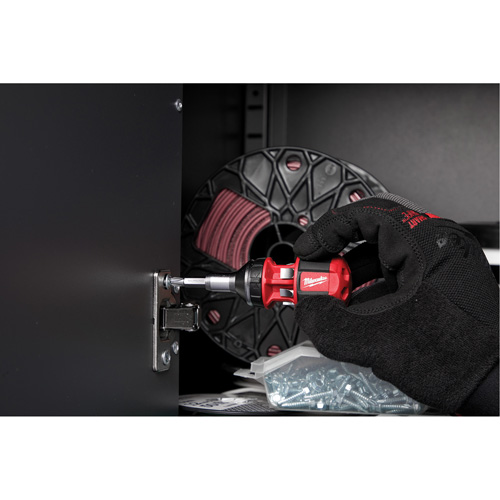 Tournevis compact &agrave; cliquet 8-en-1 &agrave; embouts multiples avec porte-embout de 1/4", Prise Coussin&eacute;e PB Rental Co. Ltd.