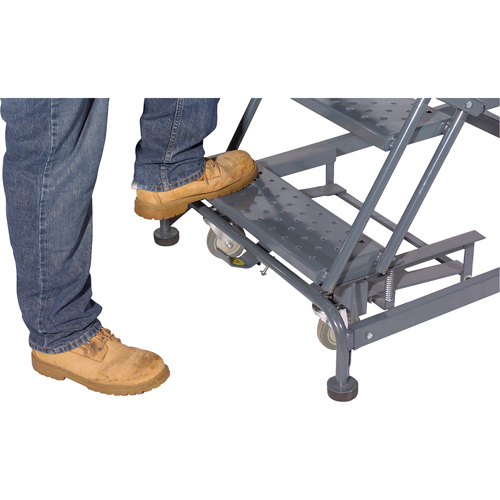 &eacute;chelles roulantes avec pied verrouillable activ&eacute; par le poids, 6 marches, Largeur de la marche 24", Hauteur de la plateforme 60", Acier PB Rental Co. Ltd.
