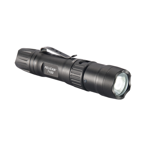 Lampe de poche tactique 7100, DEL, 695 lumens, Piles AA PB Rental Co. Ltd.