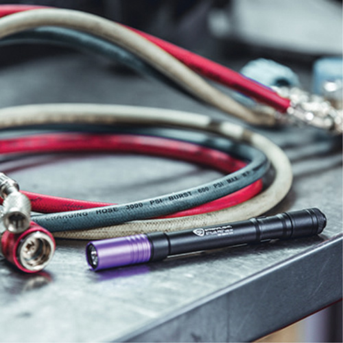 Lampe stylo UV avec port de recharge micro USB Stylus Pro, DEL, Corps en Aluminium, piles Rechargeable, Compris PB Rental Co. Ltd.