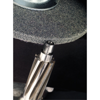 Meules homog&egrave;nes d'&eacute;barbage EXL Scotch-Brite, 1" x 1", Arbre de 3/16", Grain de 2A, Oxyde d'aluminium PB Rental Co. Ltd.