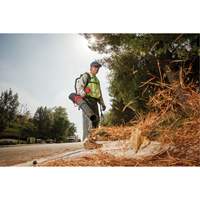 Ensemble souffleur dorsal &agrave; deux piles M18 FUEL (outil seulement), 18 V, Vitesse d'air 155 mi/h, &agrave; pile PB Rental Co. Ltd.