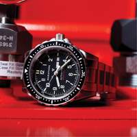 Tr&egrave;s grande montre automatique avec jour/date avec bracelet en acier inoxydable, Num&eacute;rique, &agrave; piles, 46 mm, Argent PB Rental Co. Ltd.