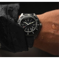 Montre Steel Navigator avec date sur ensemble bracelet en caoutchouc noir de trois morceaux, Num&eacute;rique, &agrave; piles, 41 mm, Noir PB Rental Co. Ltd.
