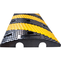 Bosse de d&eacute;c&eacute;l&eacute;ration, Caoutchouc, 4' lo x 11-3/4" la x 2" h PB Rental Co. Ltd.