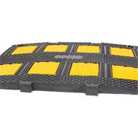 Dos d'&acirc;ne central, Caoutchouc, 3' lo x 20" la x 2" h PB Rental Co. Ltd.