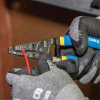 Pince &agrave; d&eacute;nuder et &agrave; couper les fils de cuivre massifs et multibrins, 7-3/8" lo, 10-18/12-20 AWG PB Rental Co. Ltd.