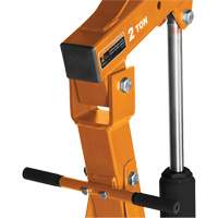 Grue escamotable pour moteur — Strongarm PB Rental Co. Ltd.